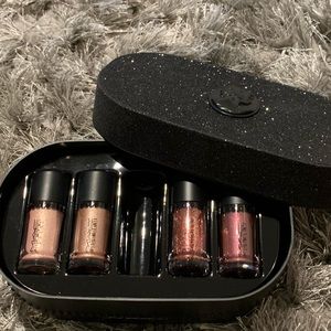 MAC pigment glitters